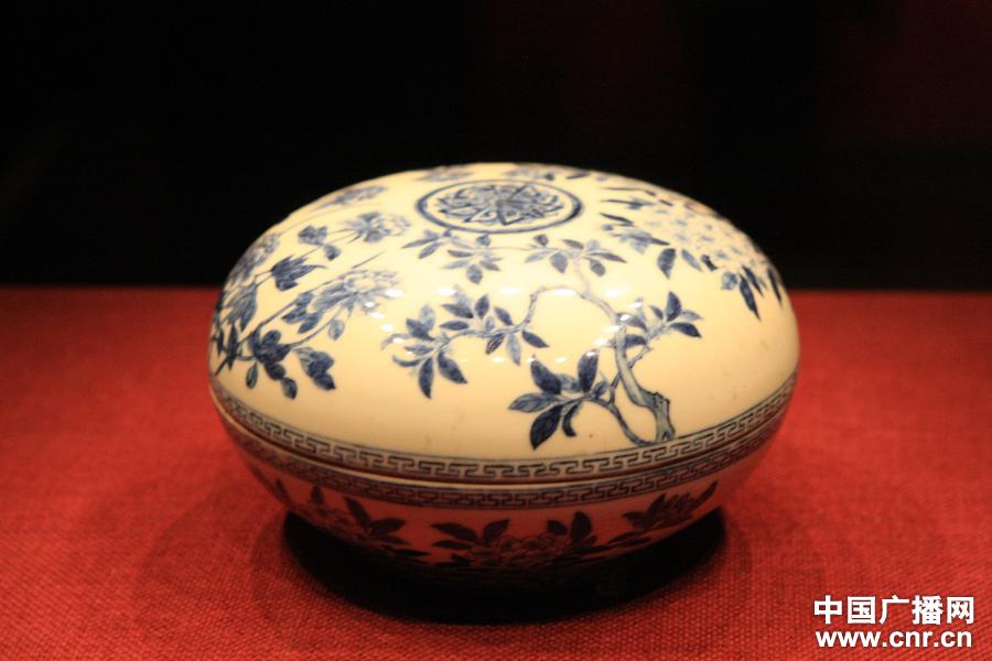 معرض الخزفيات للإمبراطورة الأم  تسي شي يقام في متحف العاصمة ببكين (8)