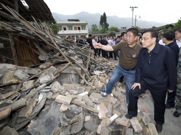 رئيس مجلس الدولة الصيني يوجه أعمال الإغاثة من قلب منطقة الزلزال المنكوبة (3)
