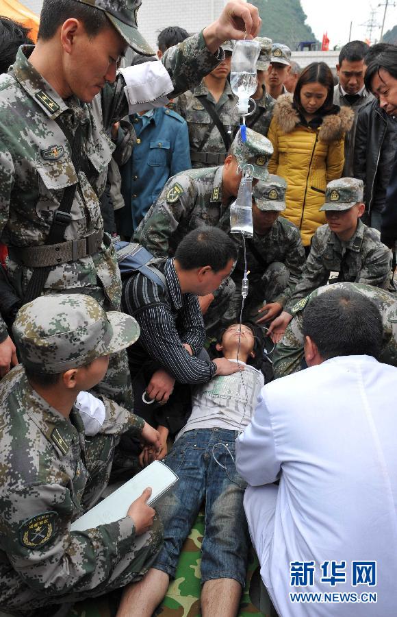 مصرع 192 شخصا وفقد 23 آخرين في زلزال جنوب غرب الصين  (9)