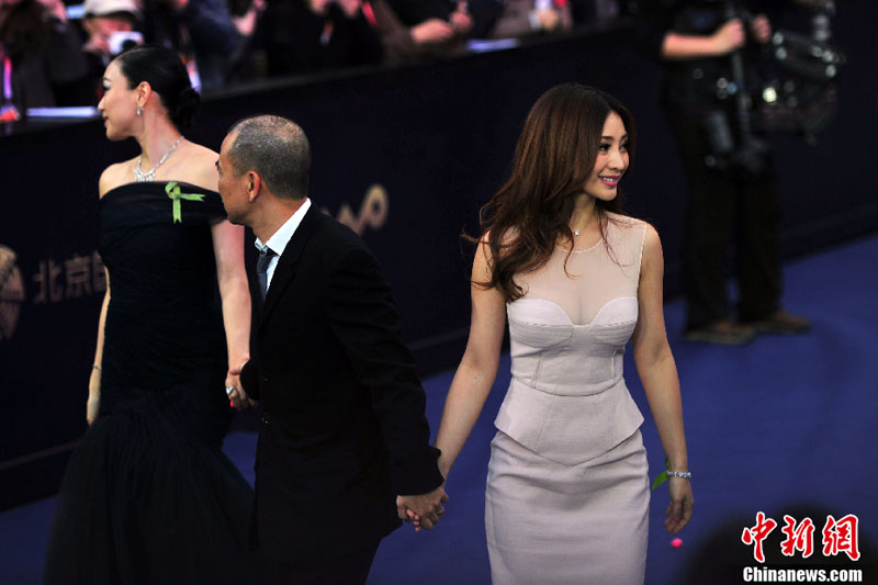 نجوم صينيون وأجانب يتألقون في مراسم اختتام مهرجان بكين السينمائي الدولي  (31)