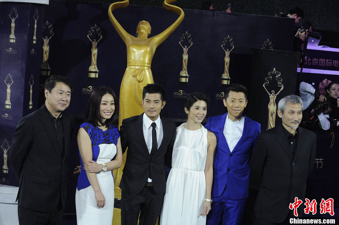 نجوم صينيون وأجانب يتألقون في مراسم اختتام مهرجان بكين السينمائي الدولي 