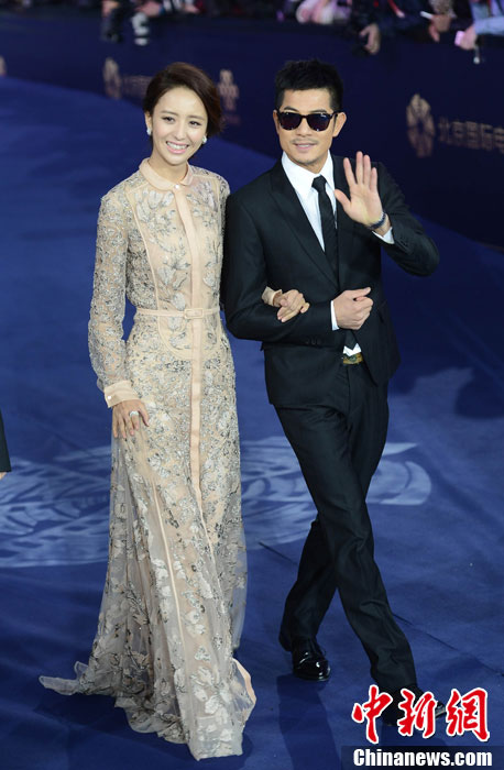 نجوم صينيون وأجانب يتألقون في مراسم اختتام مهرجان بكين السينمائي الدولي  (2)