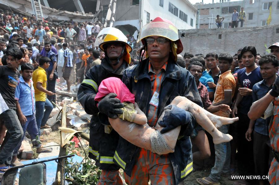 تأكد مصرع 70 فى انهيار مبنى ببنجلاديش (8)