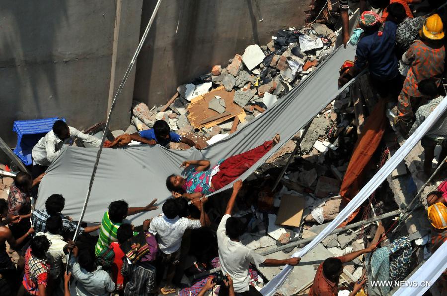 تأكد مصرع 70 فى انهيار مبنى ببنجلاديش (6)