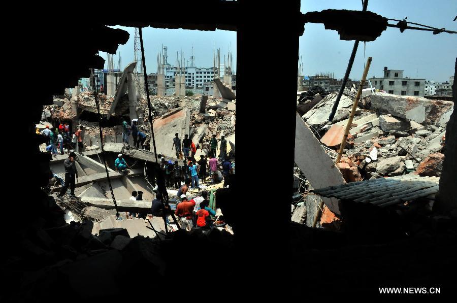 تأكد مصرع 70 فى انهيار مبنى ببنجلاديش (4)