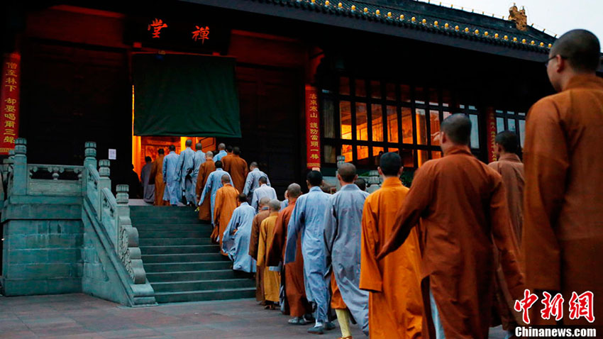 معهد الدراسات البوذية على سفح جبل آمي بسيتشوان الصينية (17)