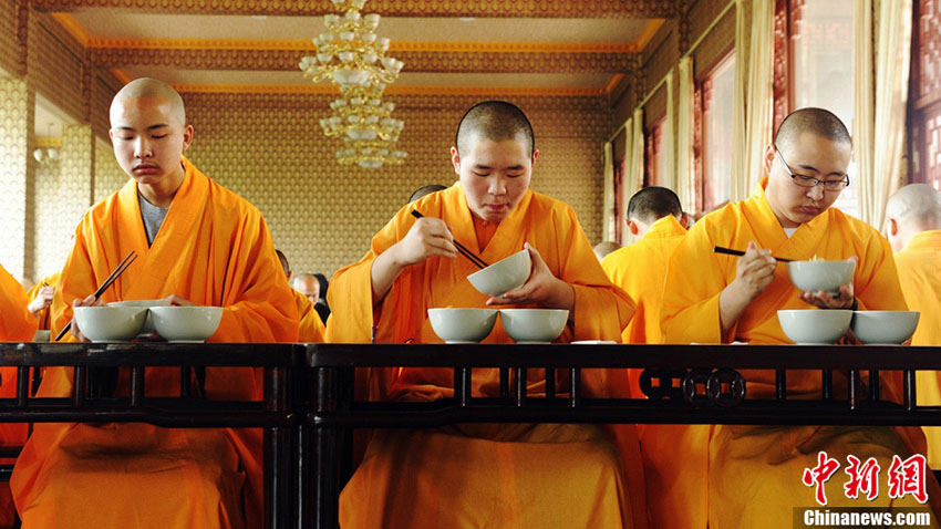 معهد الدراسات البوذية على سفح جبل آمي بسيتشوان الصينية (12)