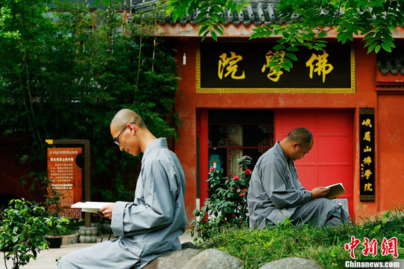 معهد الدراسات البوذية على سفح جبل آمي بسيتشوان الصينية (2)
