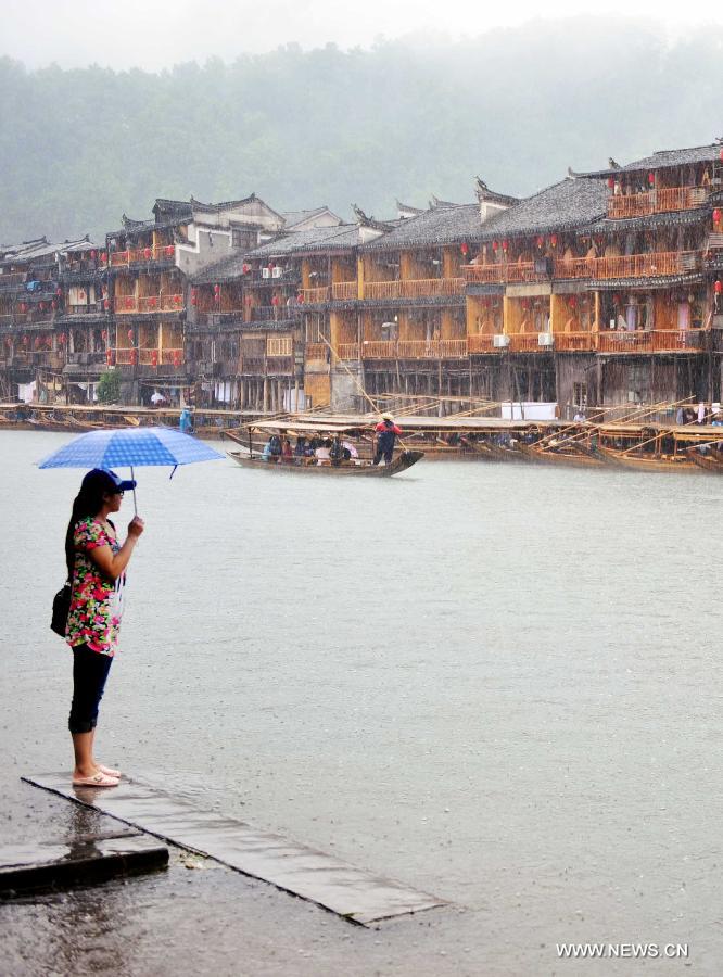 مناظر الأمطار في فنغهوانغ الصينية (4)
