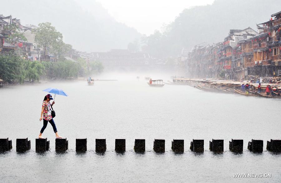مناظر الأمطار في فنغهوانغ الصينية (2)
