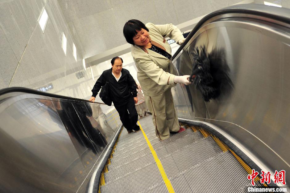 تشغيل "أطول خط مترو انفاق فى العالم "ببكين   (7)