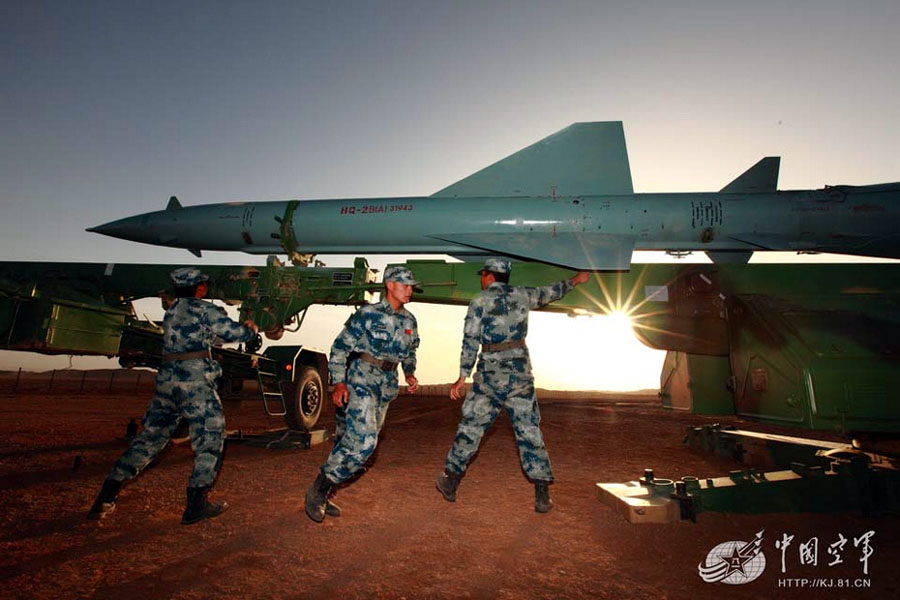 وحدة صواريخ للقوات الجوية الصينية تجرى مناورة كبيرة بالذخيرة الحية  (7)