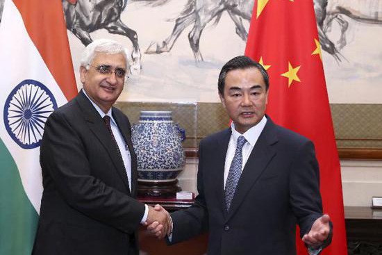 وزير الخارجية الصيني: الصين والهند شريكان استراتيجيان 