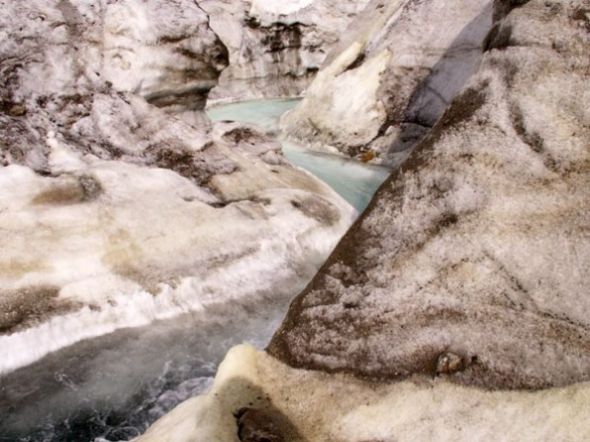 النهر الجليدي بمضيق بولوبو في كندا