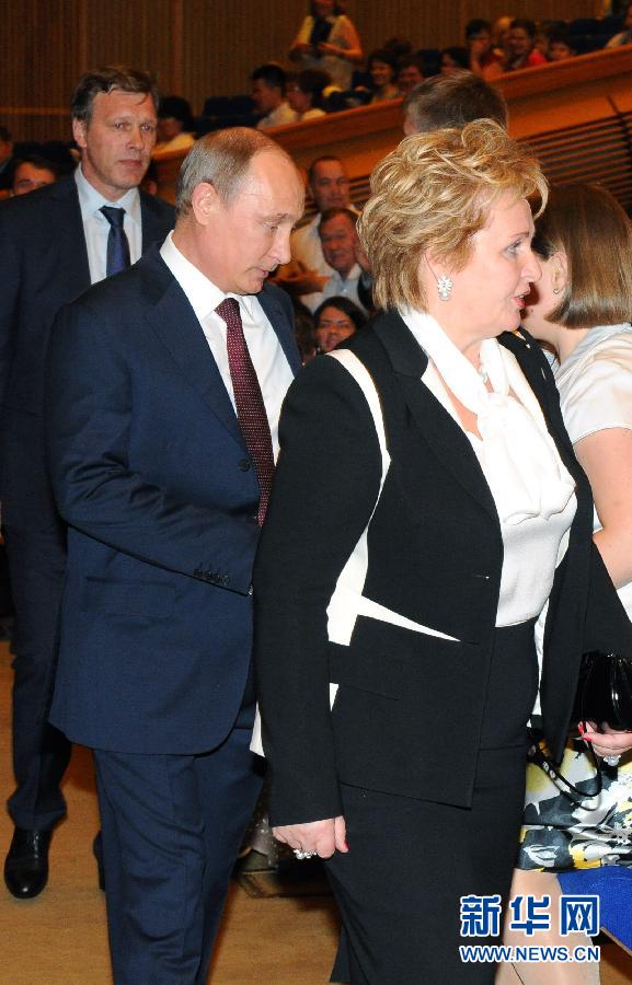 الرئيس الروسي بوتين وزوجته يعلنان طلاقهما (4)