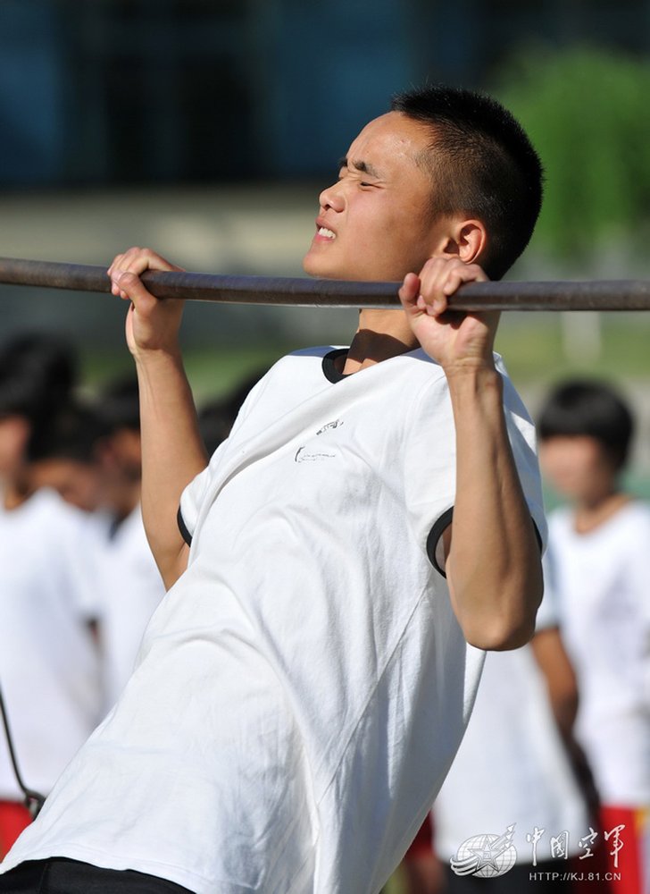 زيارة قاعدة تدريب اللاعبين الجدد في فريق باي الصيني للقفز المظلي (3)