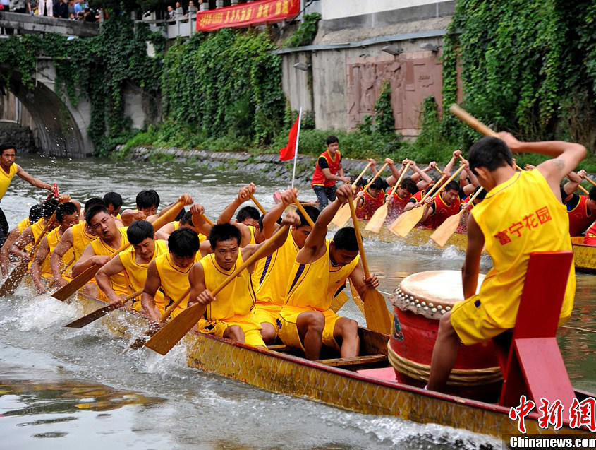 صور:استقبال عيد قوارب التنين فى أنحاء الصين