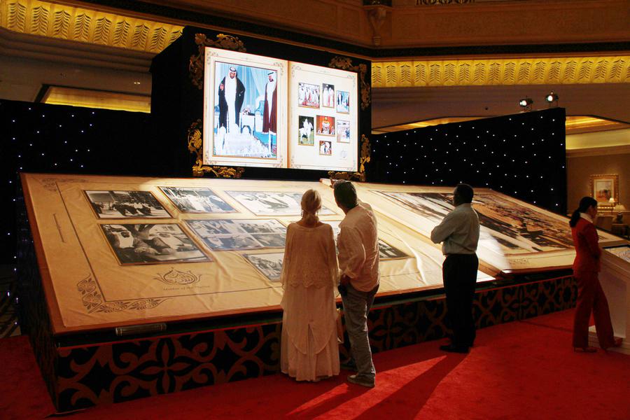 أبوظبي تعرض أكبر ألبوم صور في العالم 