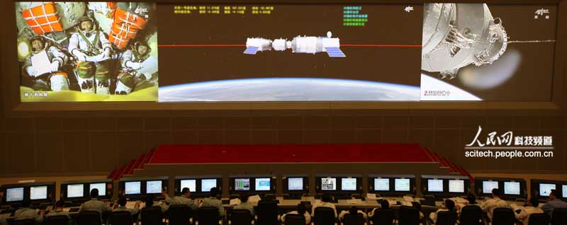المركبة الفضائية شنتشو-10 تنجح في الالتحام الآلي مع مختبر الفضاء تيانقونغ-1