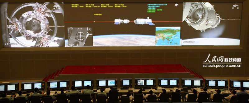 المركبة الفضائية شنتشو-10 تنجح في الالتحام الآلي مع مختبر الفضاء تيانقونغ-1 (3)