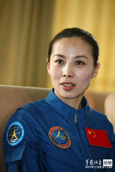 الصور القريبة لرائدة الفضاء الصينية وانغ يا بينغ (6)