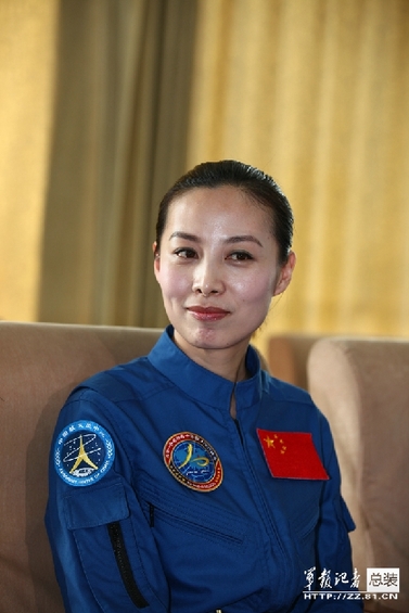 الصور القريبة لرائدة الفضاء الصينية وانغ يا بينغ (2)