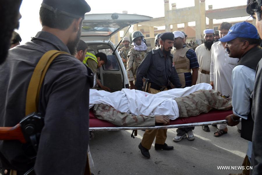 مسؤول حكومي بارز بين 13 قتيلا فى هجوم تفجيري مزدوج في كويتا بباكستان  (3)