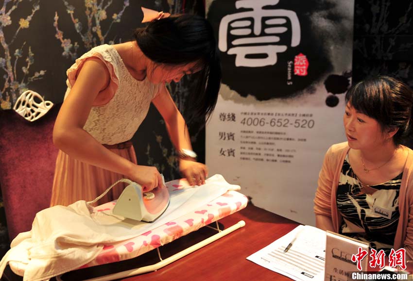 تجمع الجميلات في مقابلة الزواج للأثرياء في جينان الصينية  (12)