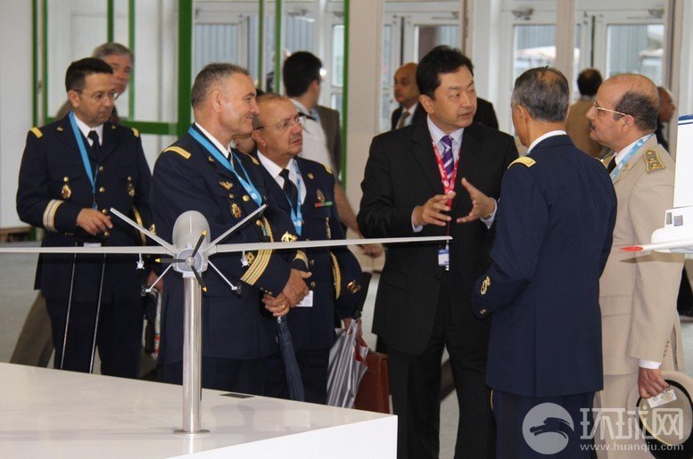 طائرة إيلونغ الصينية بدون طيار تغري العديد من الجيوش الوطنية أثناء معرض باريس للطيران