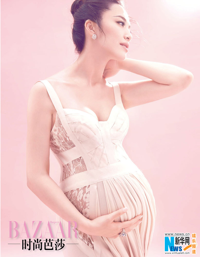 البوم صور الممثلة الصينية ياو تشن على مجلة BAZAAR لأول مرة وهي حامل باول الطفل لها (5)