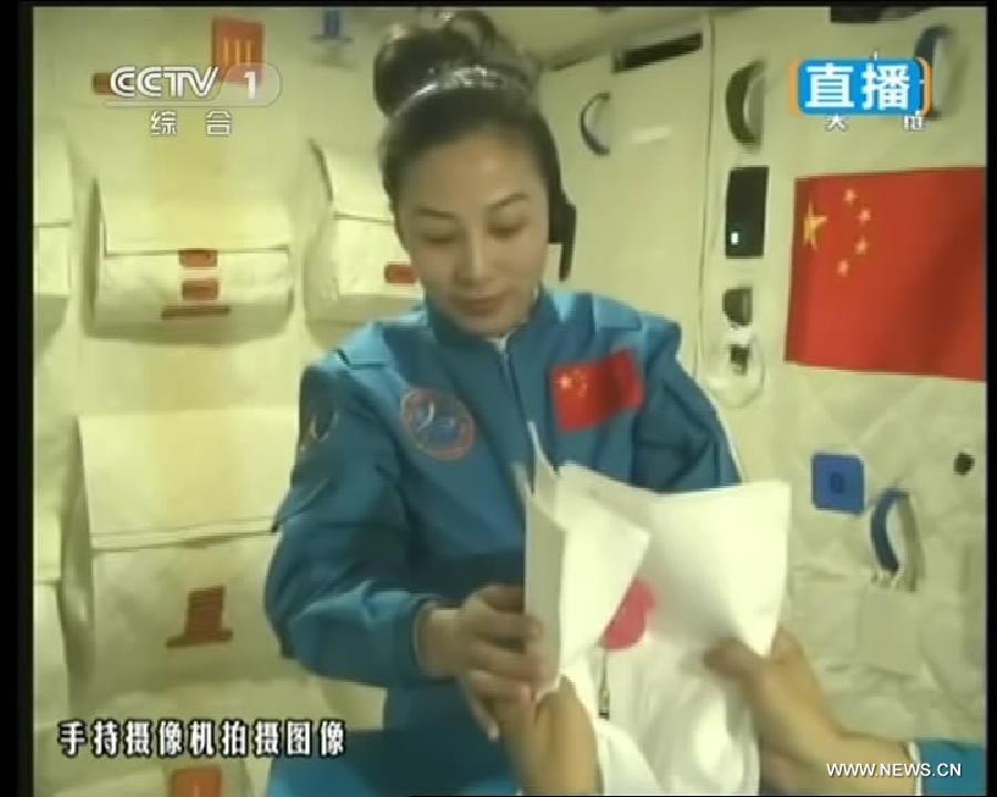 رواد الفضاء الصينيون يتحدثون عن استخدام المياه والحماية من النفايات الفضائية