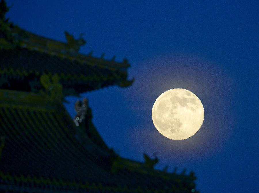 "سوبر قمر" يظهر في أنحاء الصين (5)
