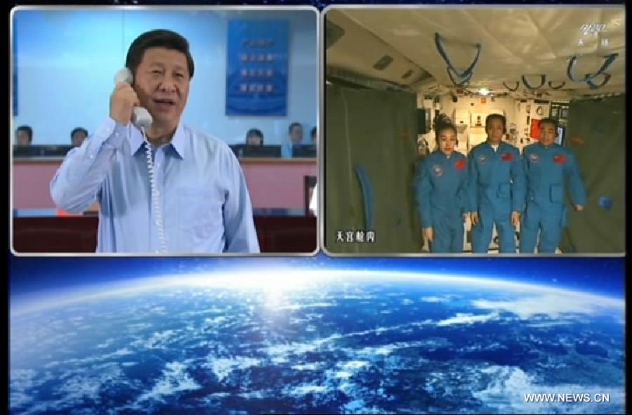 الرئيس الصيني يتحدث مع الرواد على متن المختبر الفضائي تيانقونغ-1