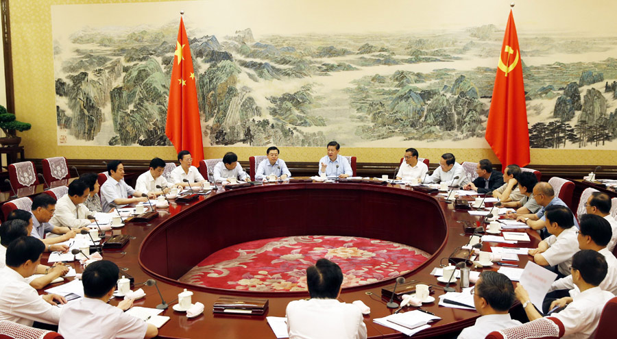 المكتب السياسي للحزب الشيوعي الصيني يمارس الانتقاد والانتقاد الذاتى