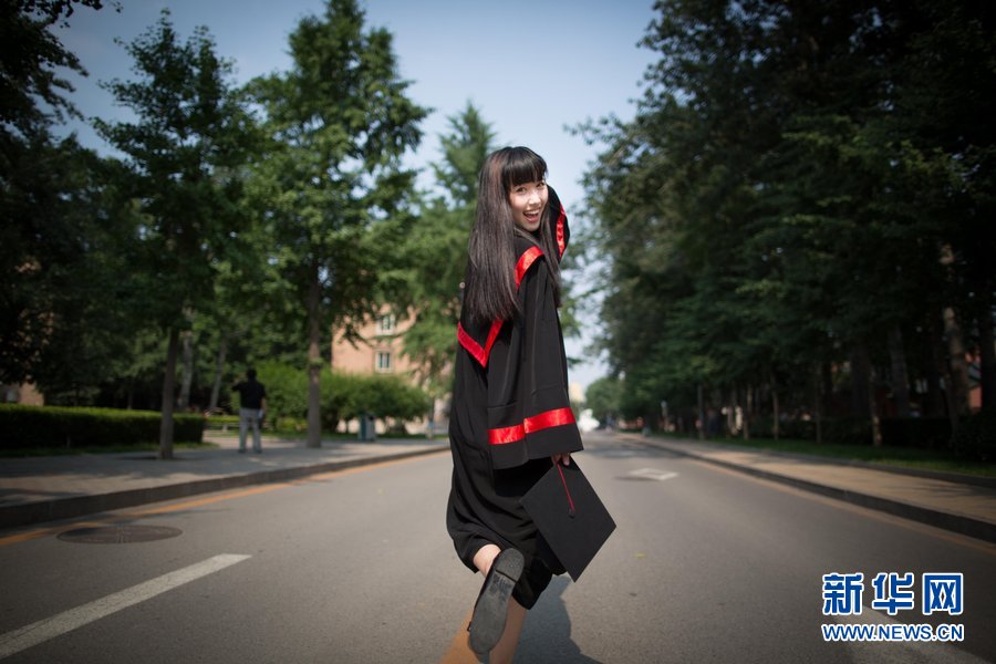 صور "إلهة جامعة الشعب الصينية" تكسب إقبالا شديدا على الانترنت (2)