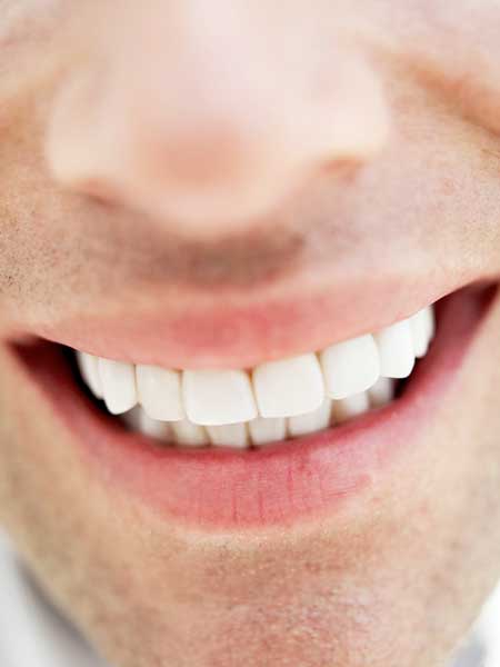 تبييض الأسنان:إضافة قليل من بيكربونات الصوديوم إلى معجون الأسنان عندما تنظف الأسنان،وستتساقط قلاح الأسنان بشكل طبيعي ،وبعد تنظيف الأسنان بهذه الطريق ثلاث مرات سوف تصبح الأسنان بيضاء مثل اليشم.