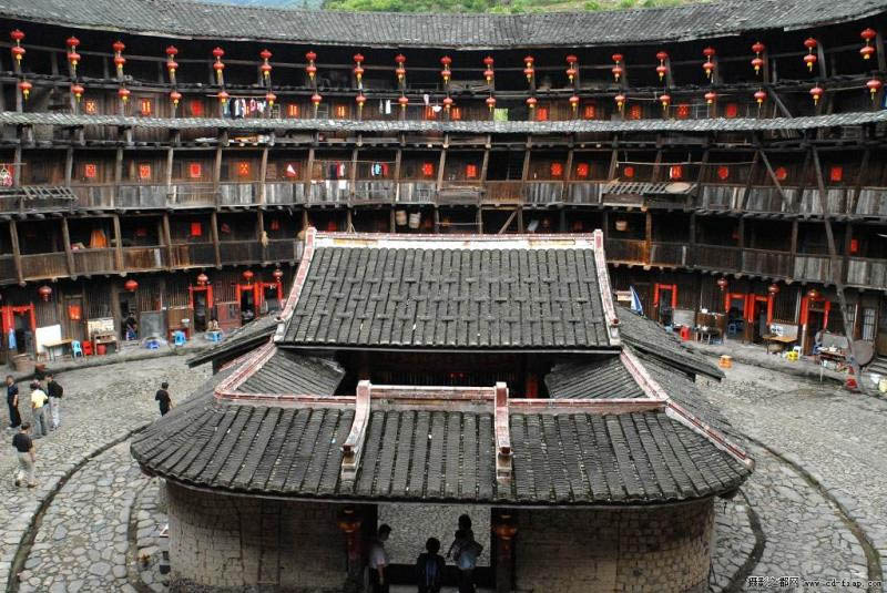 لمحة عن مواقع التراث العالمي في الصين: مباني "تولو" بفوجيان  (3)