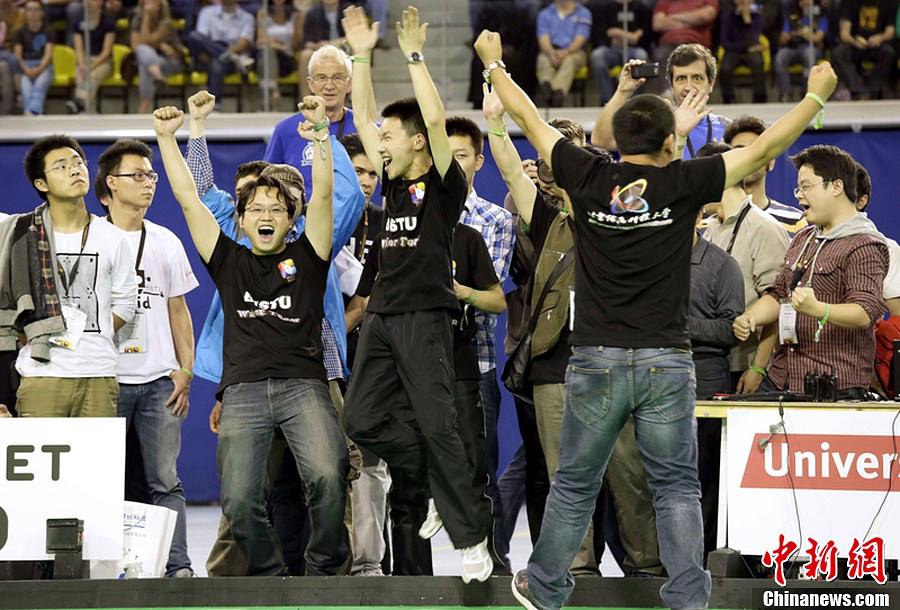 الصين تفوز ببطولة العالم لكرة القدم للروبوتات لعام 2013