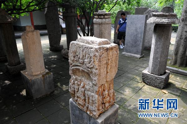 لمحة عن مواقع التراث العالمي في الصين: مجموعة المباني التاريخية بدنغفونغ  (6)