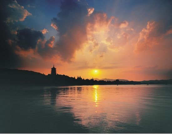 لمحة عن مواقع التراث العالمي في الصين: البحيرة الغربية شيهو  (24)