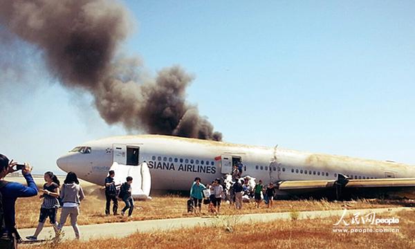 141 صينيا كانوا على متن طائرة تحطمت أثناء هبوطها في مطار سان فرانسيسكو 