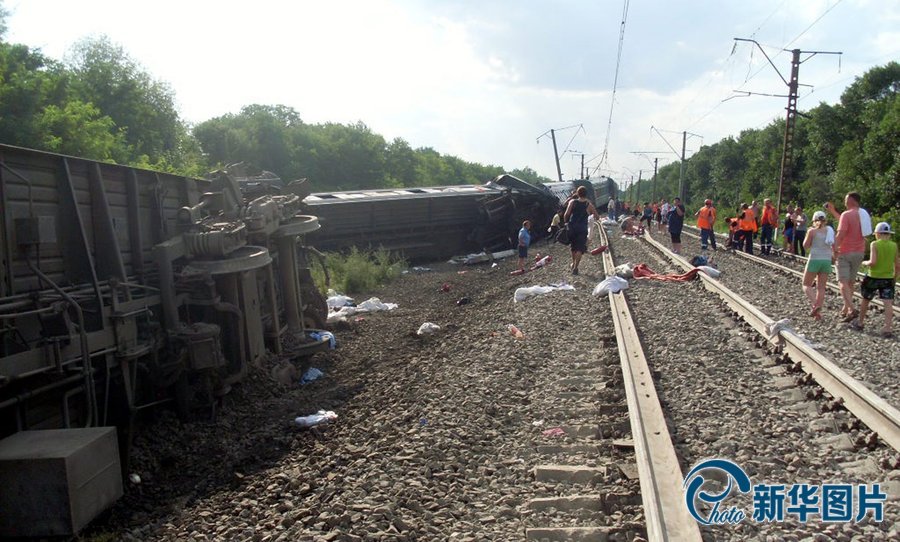 إصابة أكثر من 70 شخصا في خروج قطار عن القضبان جنوب غرب روسيا  (7)