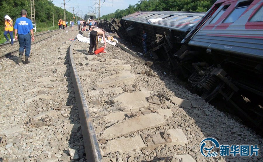 إصابة أكثر من 70 شخصا في خروج قطار عن القضبان جنوب غرب روسيا  (6)