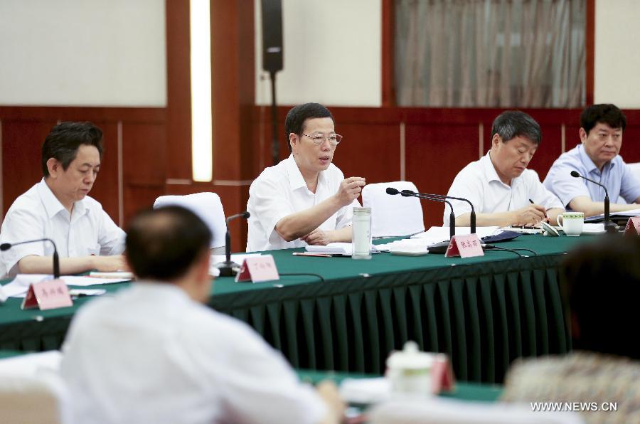 نائب رئيس مجلس الدولة الصينى يحث على بذل جهود لحل المشكلات الاقتصادية