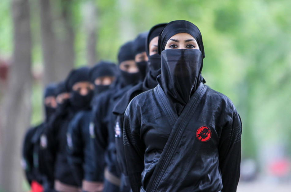 فتيات النينجا يظهرن مهارات القتال في ايران (10)
