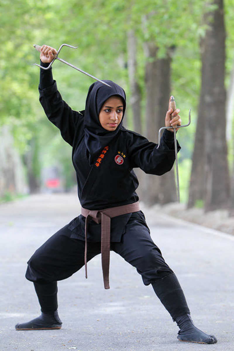 فتيات النينجا يظهرن مهارات القتال في ايران (7)