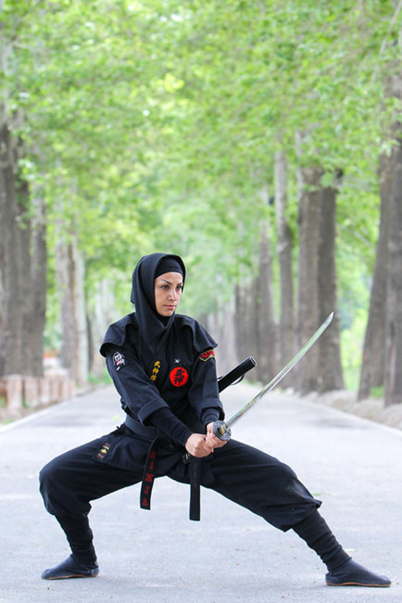 فتيات النينجا يظهرن مهارات القتال في ايران (6)