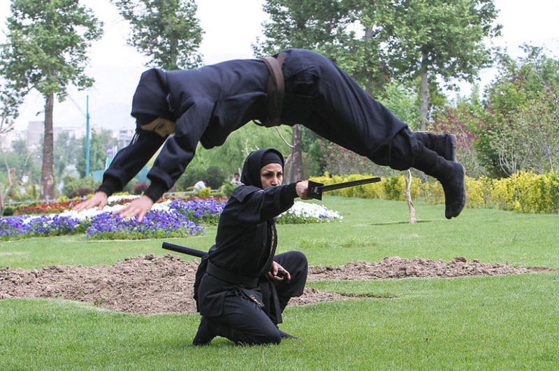 فتيات النينجا يظهرن مهارات القتال في ايران (5)