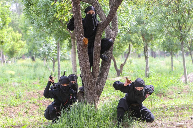 فتيات النينجا يظهرن مهارات القتال في ايران (2)