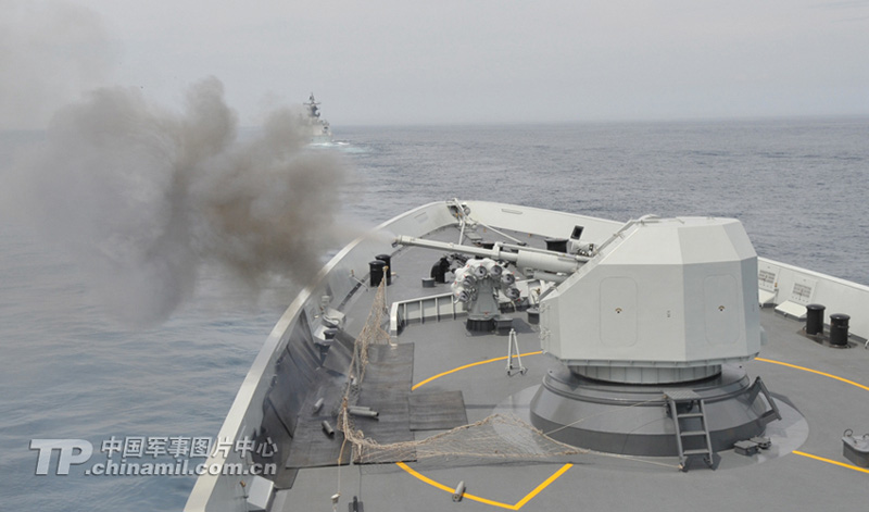 إطلاق النار بالذخيرة الحية خلال التدريبات البحرية المشتركة بين الصين وروسيا (2)